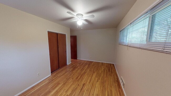 Building Photo - Multnomah Village - Single Level, Large Ya...