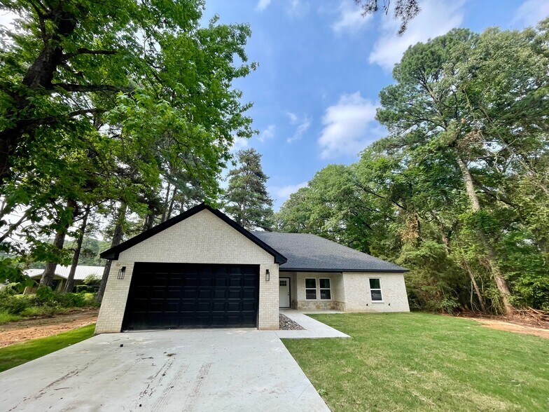 Building Photo - 17562 Highland Cir