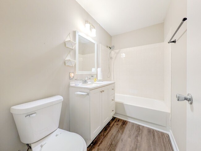 Building Photo - 8616 Hickory Ave