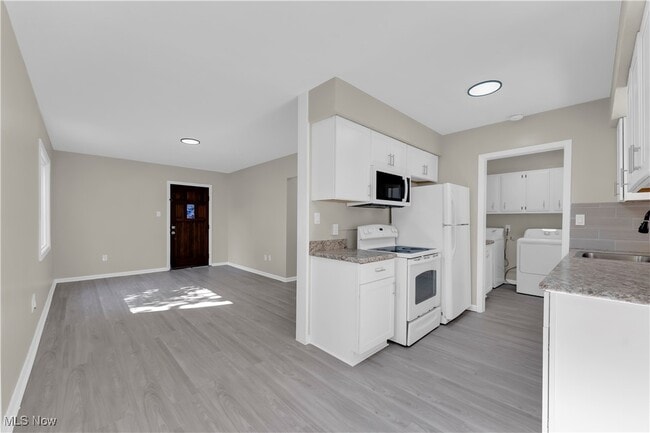Building Photo - 1152 Elmwood Rd