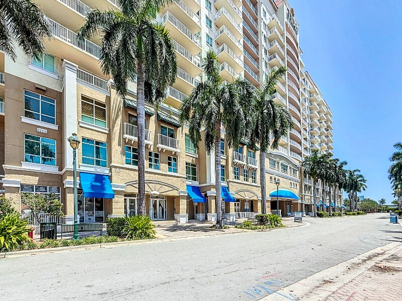 Building Photo - 3020 NE 32nd Ave