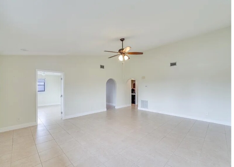 Building Photo - 1407 SW 16th Terrace