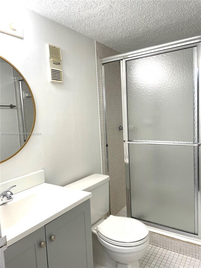 Building Photo - 250 Jacaranda Dr