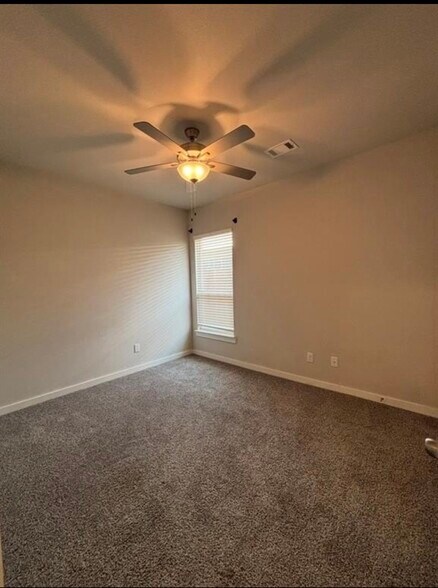 Building Photo - 628 Blackland Dr