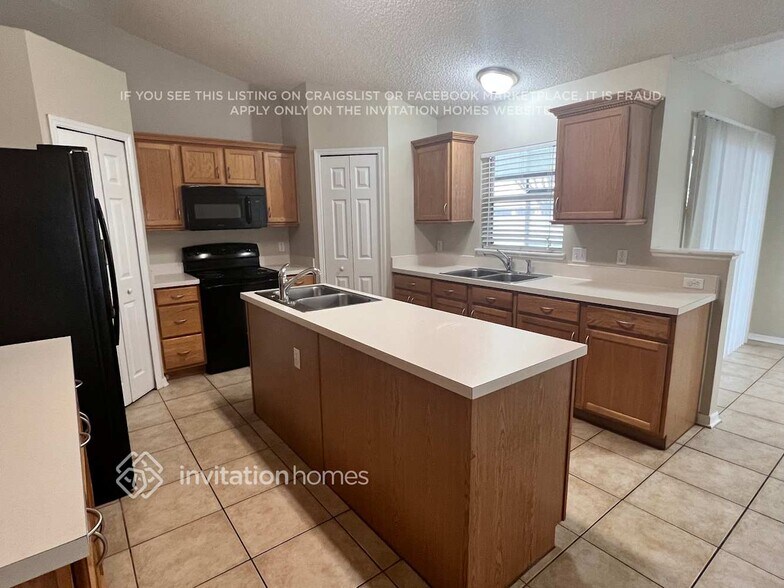 Building Photo - 2891 Ruxton Dr