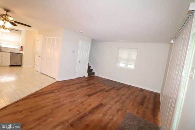 Building Photo - 32 Pin Oak Ln