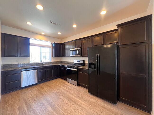 Building Photo - Silverland Estates 3 Bedroom 2 Bathroom Ho...