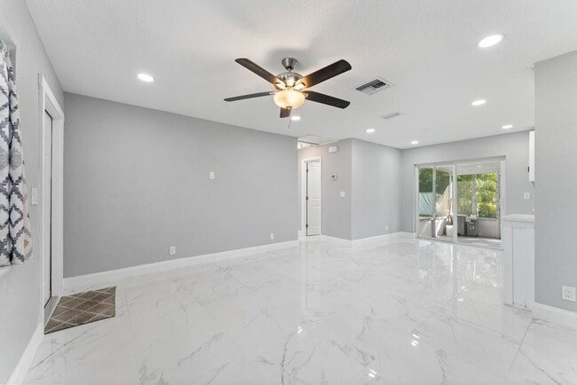 Building Photo - 3910 N 147 Ave