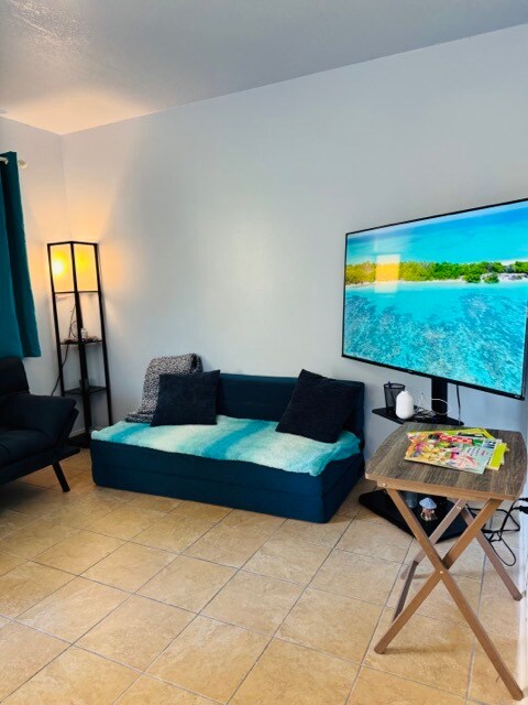 Building Photo - Rebecca