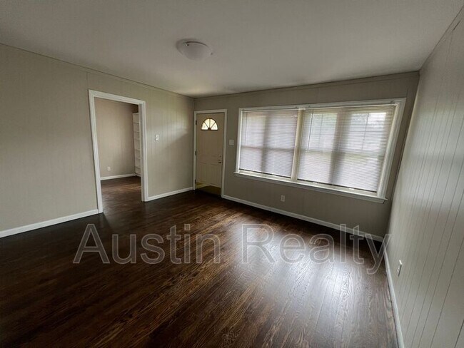 Building Photo - 4419 Lindscott Ave