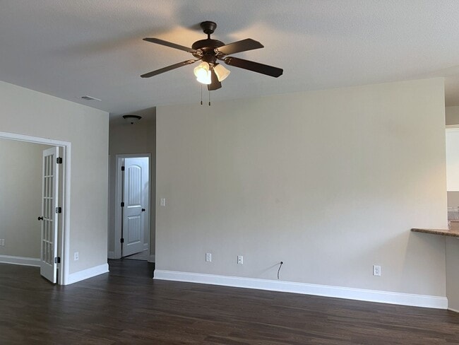 Building Photo - 111 Willow Dr