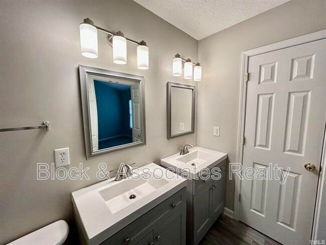 Building Photo - 412 Canyon Lake Cir
