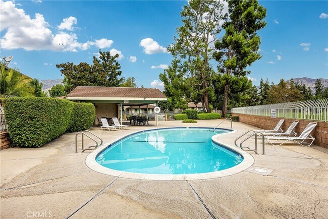 Building Photo - 878 W Sierra Madre Ave