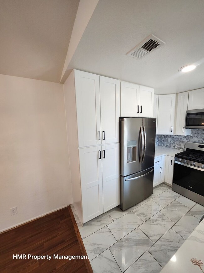 Building Photo - 2bed/2bath Condo near Victoria Gardens!