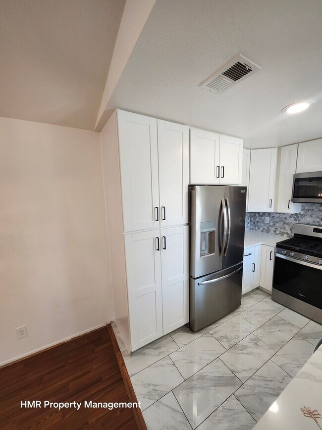 Building Photo - Coming Soon: 2beds/2bath Condo near Victoria Gardens!
