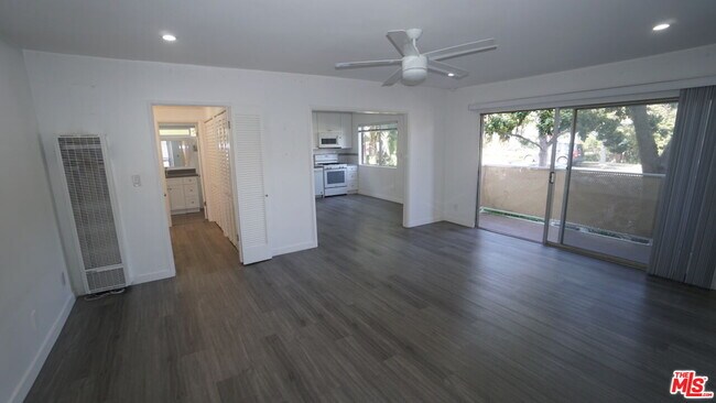 Building Photo - 844 6th St