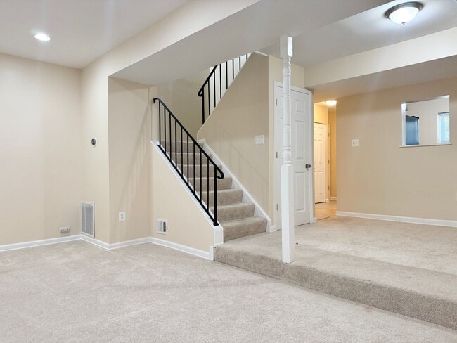 Building Photo - Beautifully updated 3BR/2.5BA townhome in Dale City!