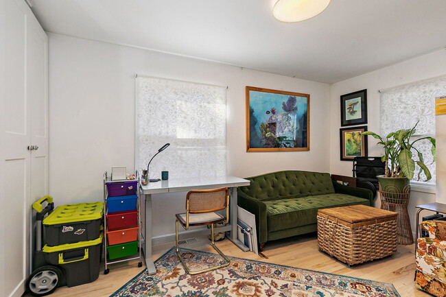 Building Photo - 614 N Hough St