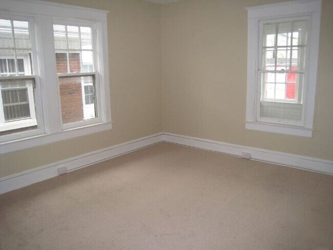 Building Photo - 3 BR Home with Natural Light, Covered Porches & Bonus Sunroom