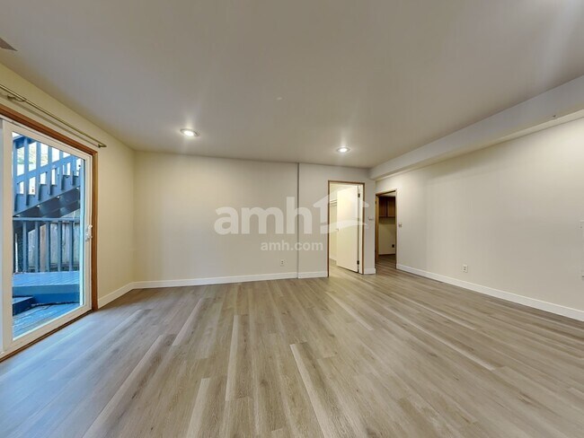 Building Photo - 2078 SE 8th Dr