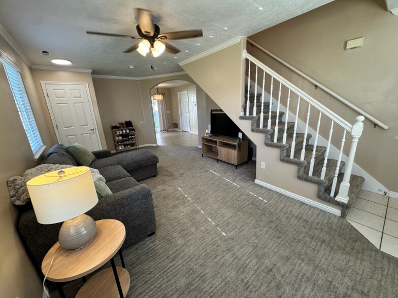 Building Photo - 1586 W Compass Pt Ln