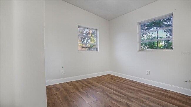 Building Photo - 5219 Bonnie Brae Cir