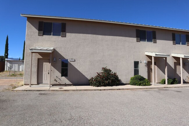 Building Photo - Great home great price