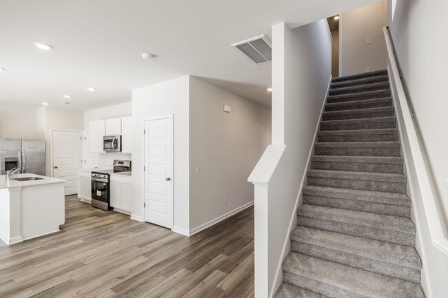 Building Photo - 616 Emerson Ln