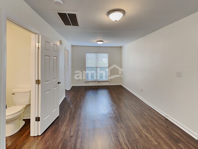 Building Photo - 4042 Maple Shore Dr