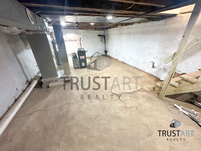 Building Photo - 5013 Parrish St