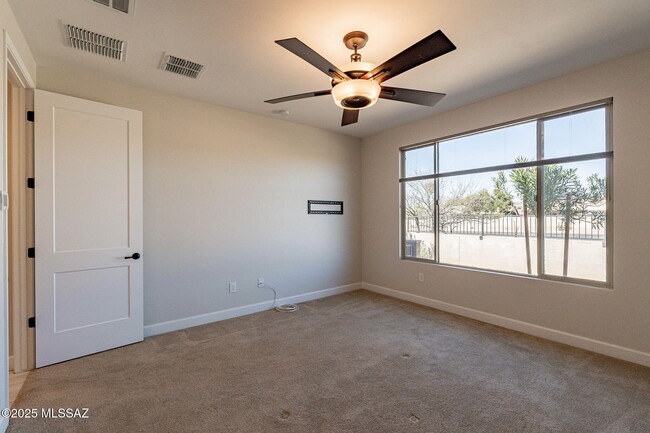 Building Photo - 39548 S Summerwood Dr
