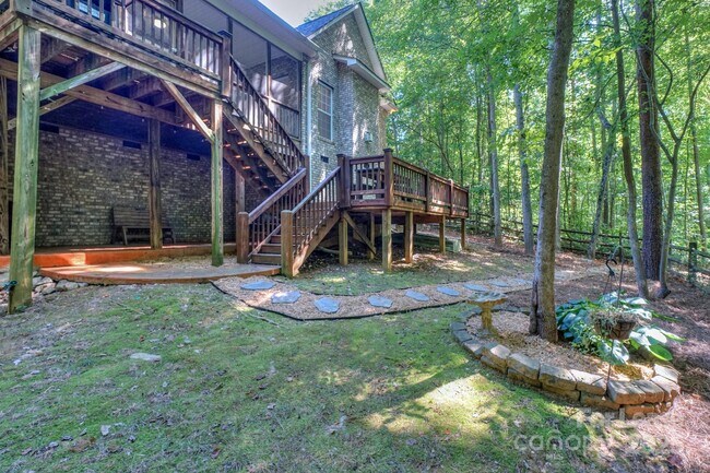Building Photo - 181 Streamside Pl