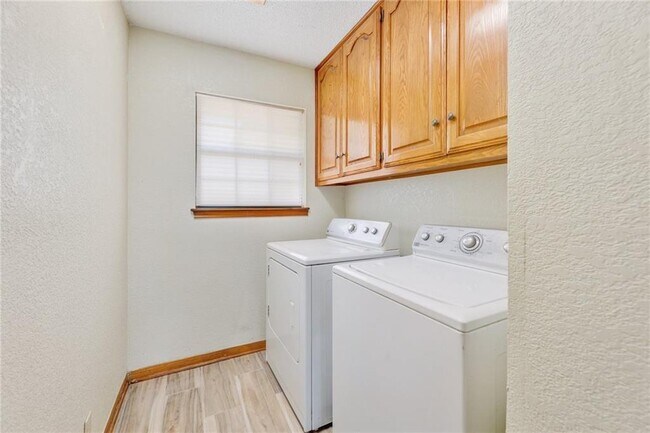 Building Photo - 207 Rancho Bueno Dr