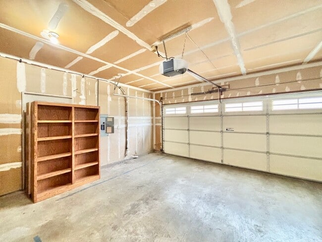 Building Photo - Great SFH for rent in North Rose Hill