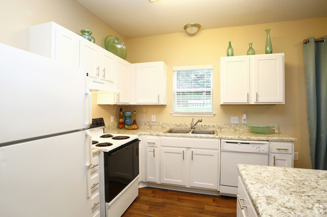 1BR, 1BA - 890sf Coach- Kitchen - Northridge Crossings