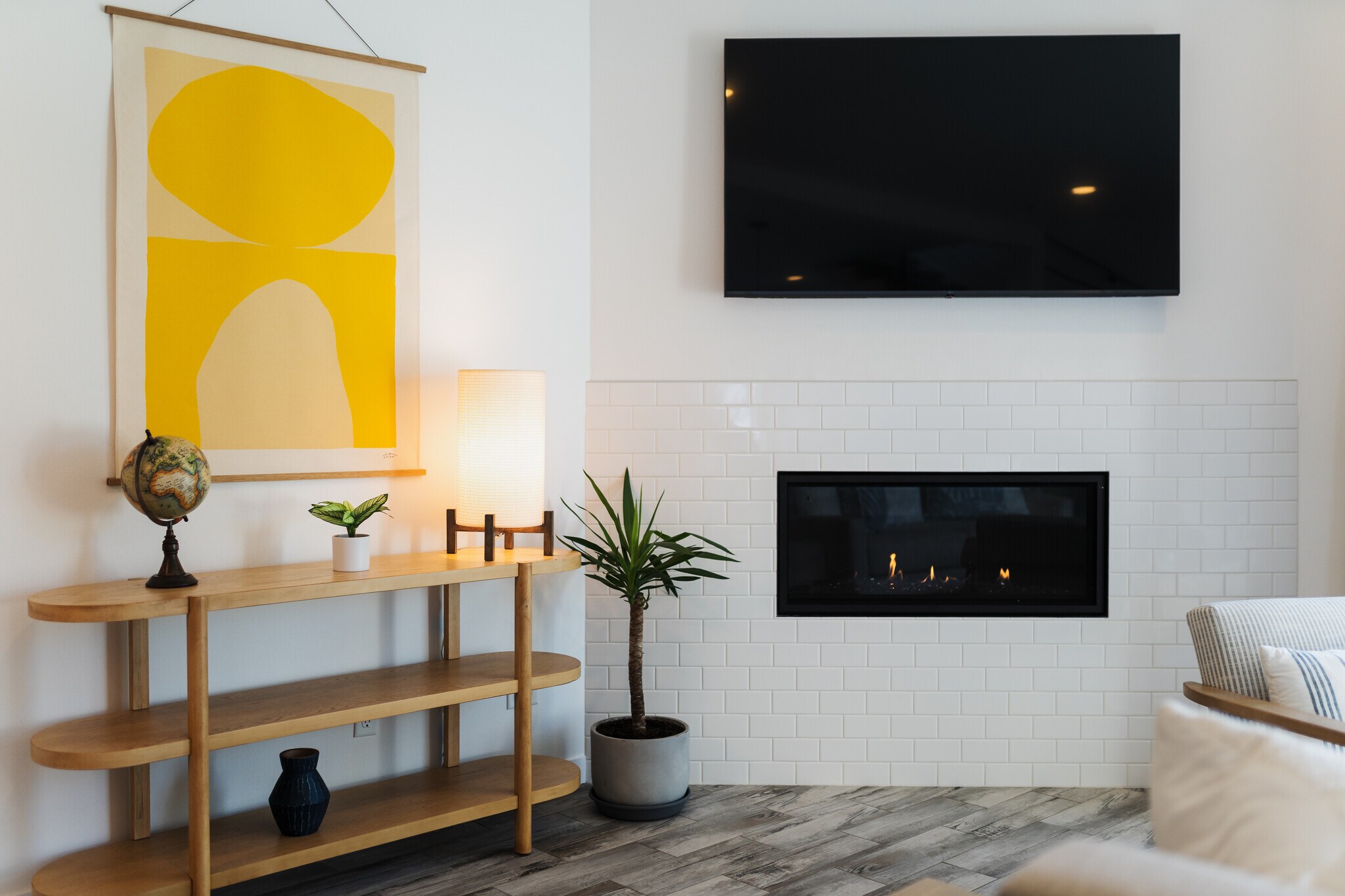 Gas Fireplace & Smart TV - 823 Orondo Ave