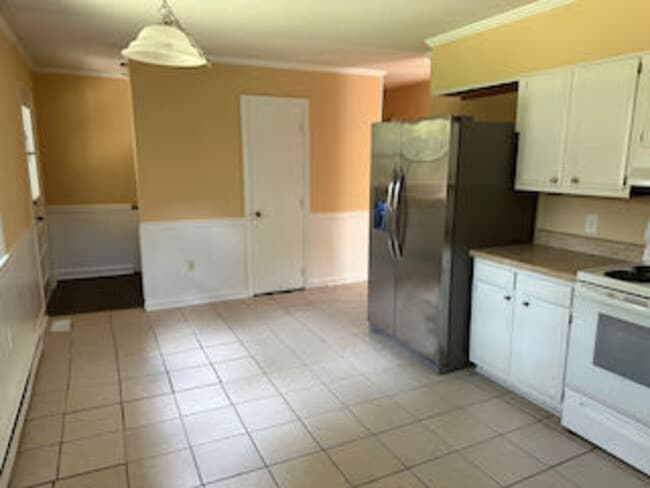 Building Photo - 212 Fairway Drive