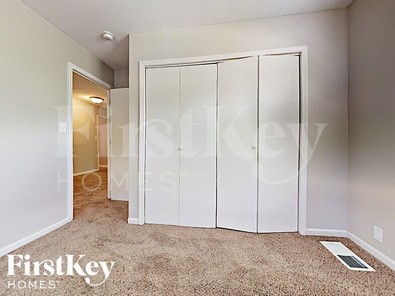 Building Photo - 254 E Wayne Pl