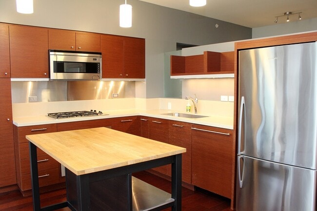 Building Photo - 3601 S River Pkwy