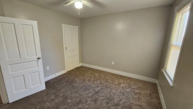 Building Photo - 5040 Washington Ave