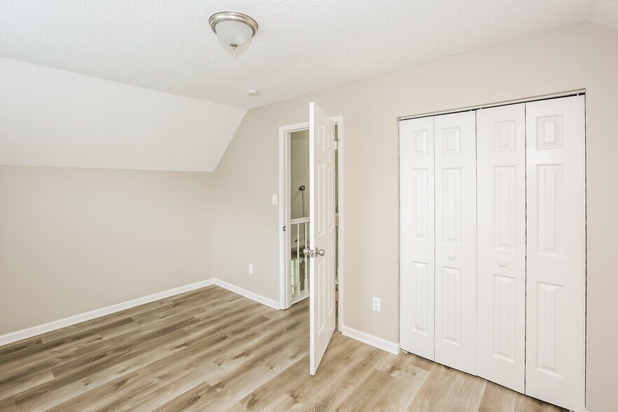 Building Photo - 4006 Brookforest Ln