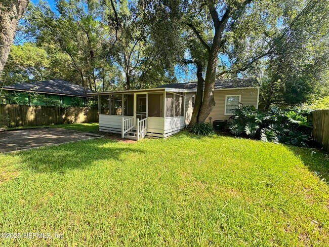 Building Photo - 1276 Menna St