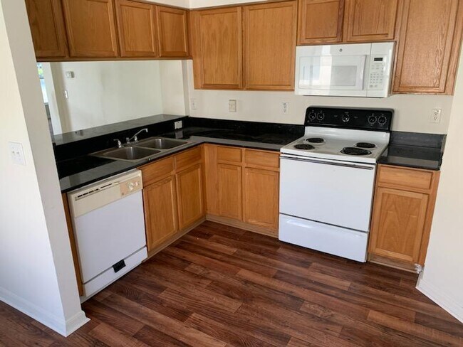 Building Photo - 12932 Fieldmoor Ct