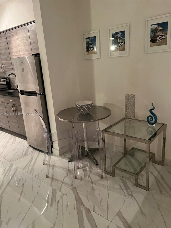 Building Photo - 1611 West Ave