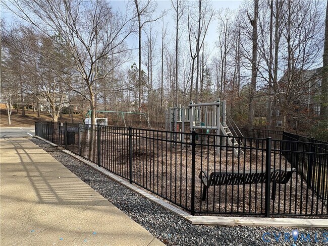 Building Photo - 1000 Westwood Village Way