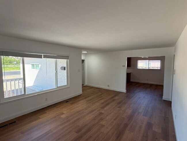 Building Photo - Fully Renovated 3-Bedroom Single Family Home in Rodeo