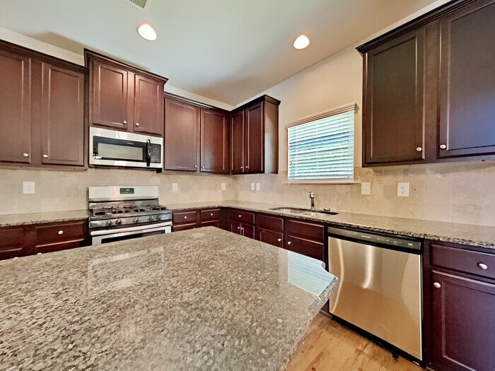 Building Photo - 385 Yasmine Cove