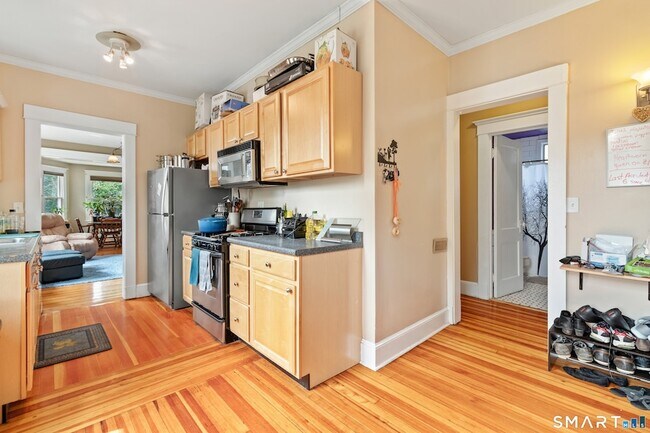 Building Photo - 253 W Elm St