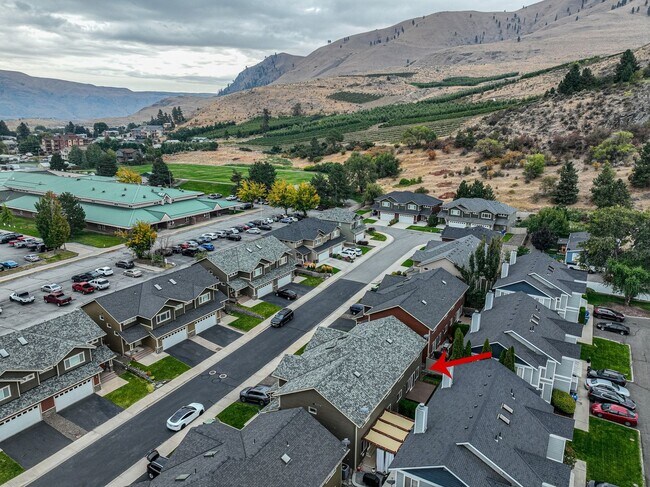 Building Photo - 3 Bedroom Townhome at The Vineyard