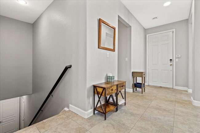 Building Photo - Modern Summerlin 2 Bedroom Condo with Garage - Fully Furnished